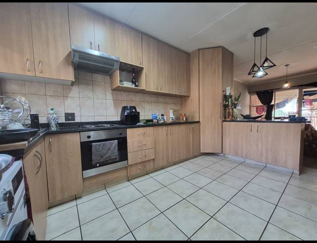 2 BEDROOM APARTMENT FOR SALE IN RAVENSWOOD